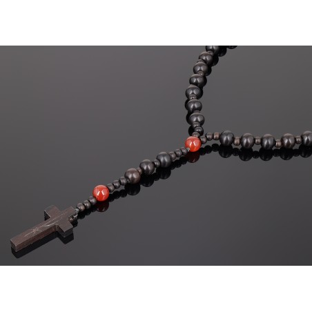 Piękny różaniec z bursztynu i  hebanu, różaniec katolicki, różaniec drewniany, naszyjnik