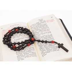 Piękny różaniec z bursztynu i  hebanu, różaniec katolicki, różaniec drewniany, naszyjnik