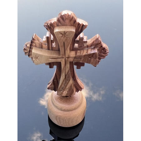 Stojący krzyżyk z drewna oliwnego – rękodzieło z Betlejem