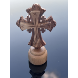 Ręcznie wykonany krzyżyk z drewna oliwnego – pomoc chrześcijanom w Palestynie