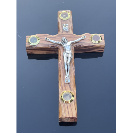 Wiszący krzyżyk z drewna oliwnego z ziemią i kadzidłem – rękodzieło z Betlejem