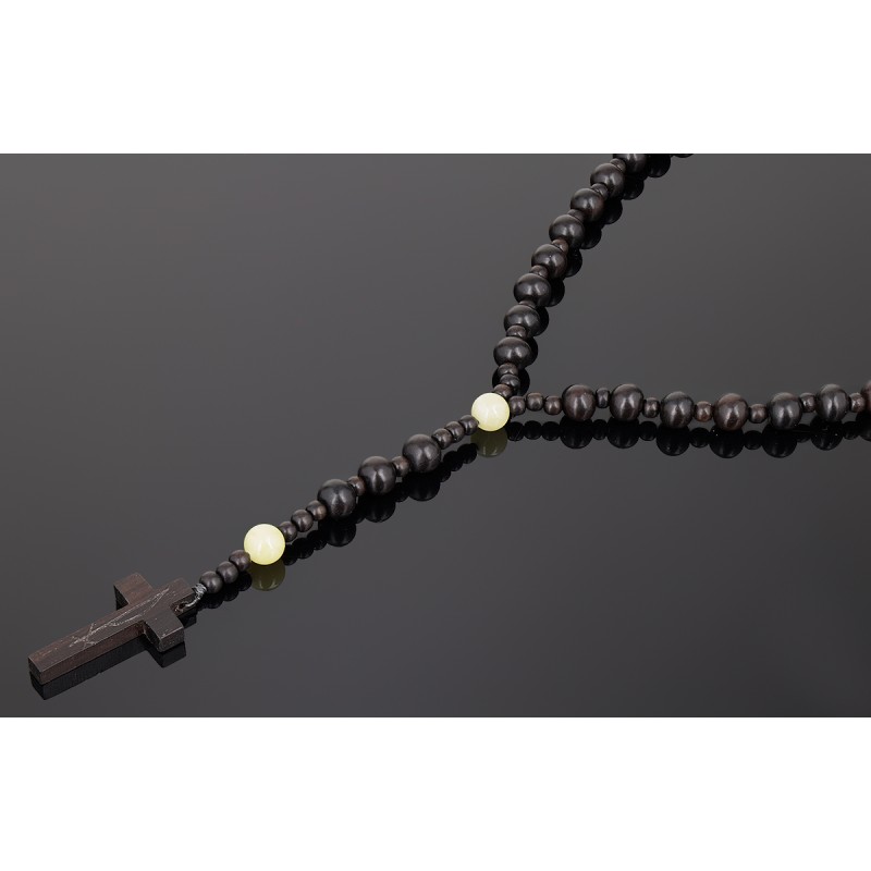 Piękny różaniec z bursztynu i  hebanu, różaniec katolicki, różaniec drewniany, naszyjnik