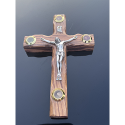 Ręcznie wykonany krzyż z Betlejem – pomoc dla chrześcijan z Palestyny