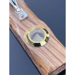 Krzyż z relikwiami Ziemi Świętej – prezent religijny i duchowe wsparcie