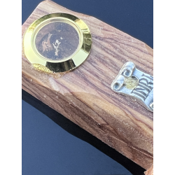 Wiszący krzyżyk z drewna oliwnego z ziemią i kadzidłem – rękodzieło z Betlejem