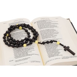 Piękny różaniec z bursztynu i  hebanu, różaniec katolicki, różaniec drewniany, naszyjnik