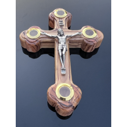 Ręcznie wykonany krzyż z Betlejem – pomoc dla chrześcijan z Palestyny