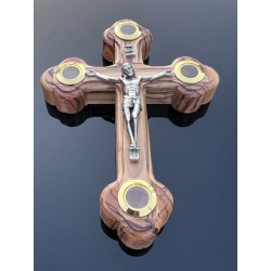 Wiszący krzyżyk z drewna oliwnego z ziemią i kadzidłem – rękodzieło z Betlejem