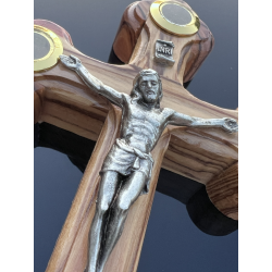 Krzyż z relikwiami Ziemi Świętej – prezent religijny i duchowe wsparcie
