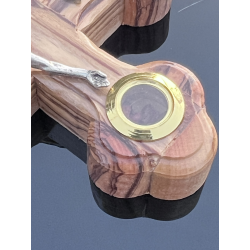 Wiszący krzyżyk z drewna oliwnego z ziemią i kadzidłem – rękodzieło z Betlejem