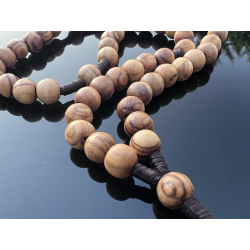 Ręcznie wykonany różaniec z Ziemi Świętej – chrześcijańskie rękodzieło