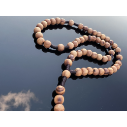 Ręcznie wykonany różaniec z Ziemi Świętej – chrześcijańskie rękodzieło