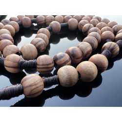 Różaniec modlitewny z drewna oliwnego – prezent religijny z Palestyny