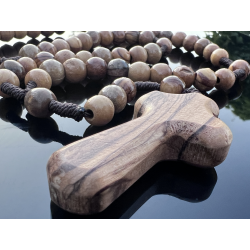 Ręcznie wykonany różaniec z Ziemi Świętej – chrześcijańskie rękodzieło